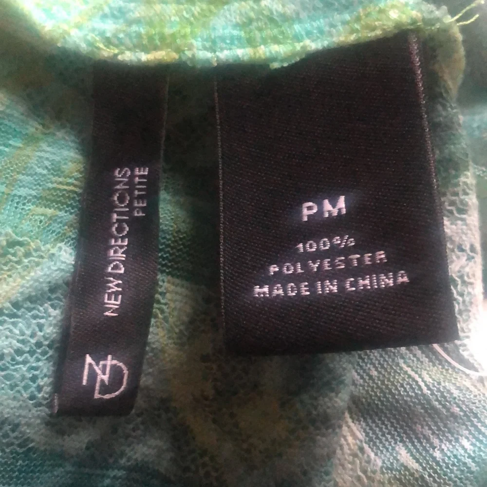 NWT New Directions Petite Top w/ Camisole - Picture 8 of 10